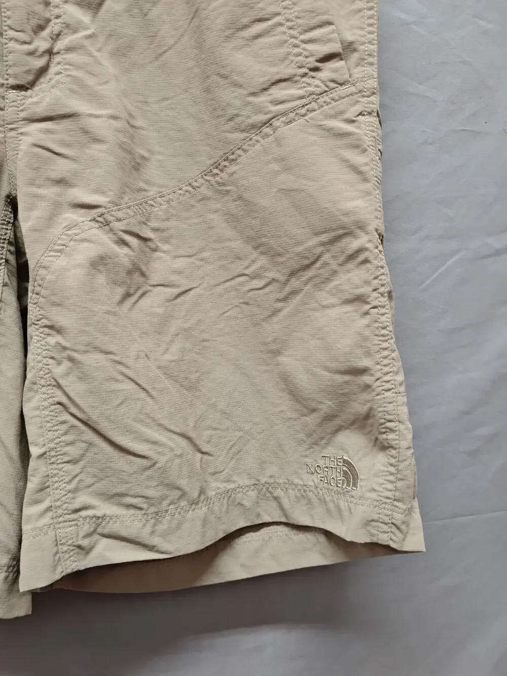 The North Face Shorts Mens 34 Khaki Nylon Hiking Quick Dry Cargo Pocket Outdoor